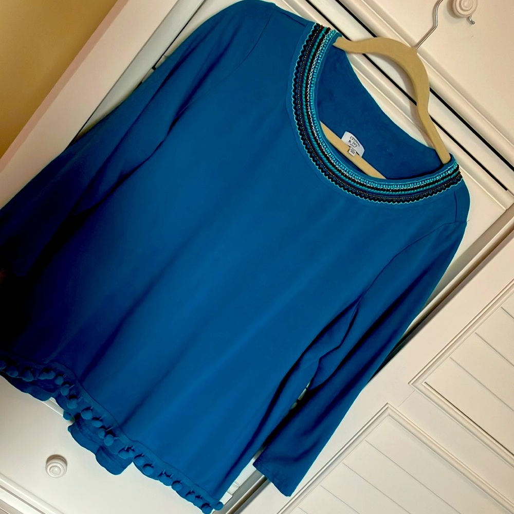 Crown & Ivy casual heavy knit top!